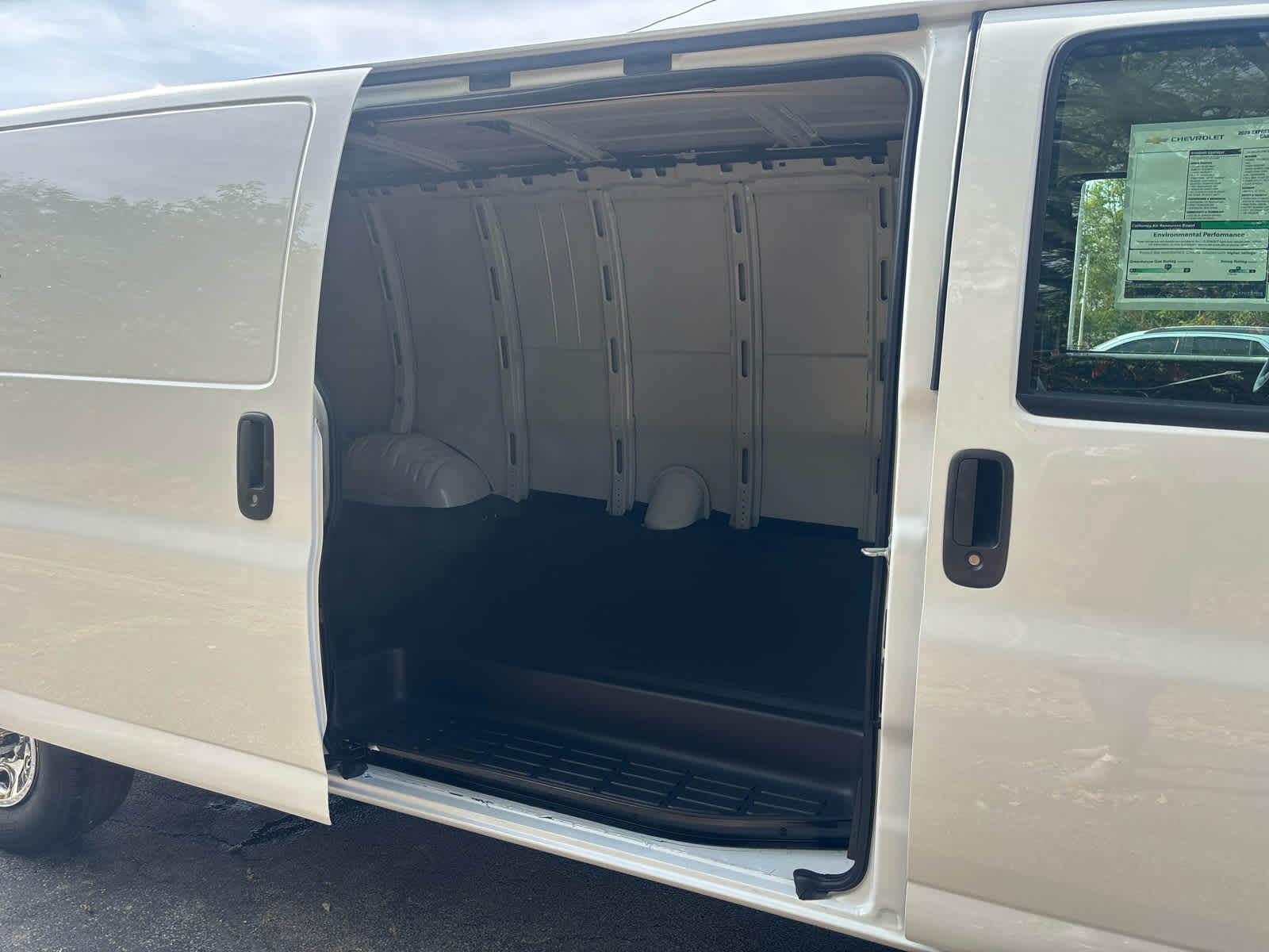 2025 Chevrolet Express Cargo Work Van - Photo 14