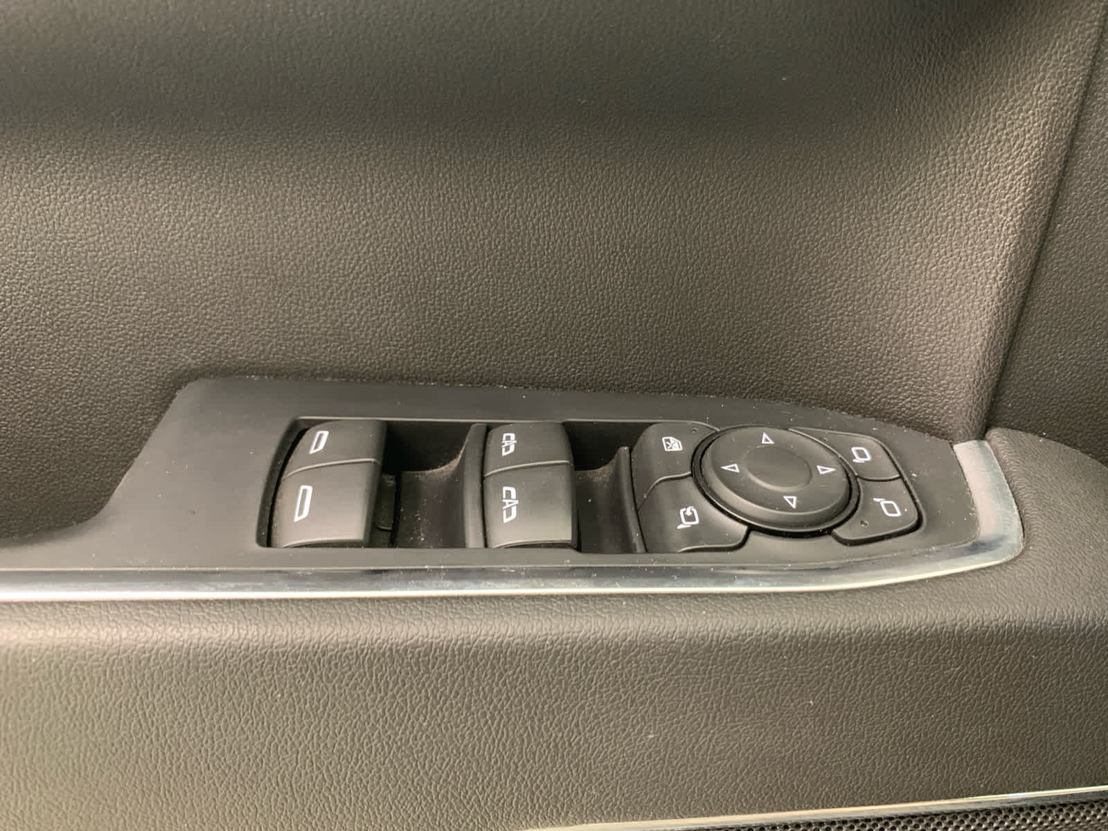 2023 Chevrolet Silverado 1500 LTZ - Photo 22