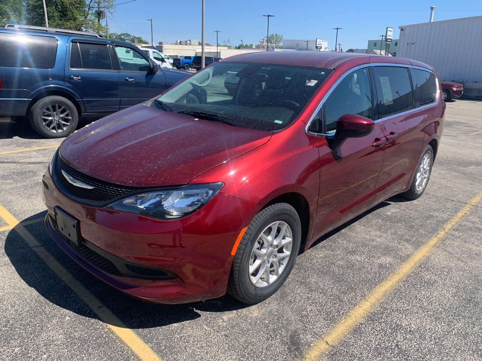 2023 Chrysler Voyager LX's photo