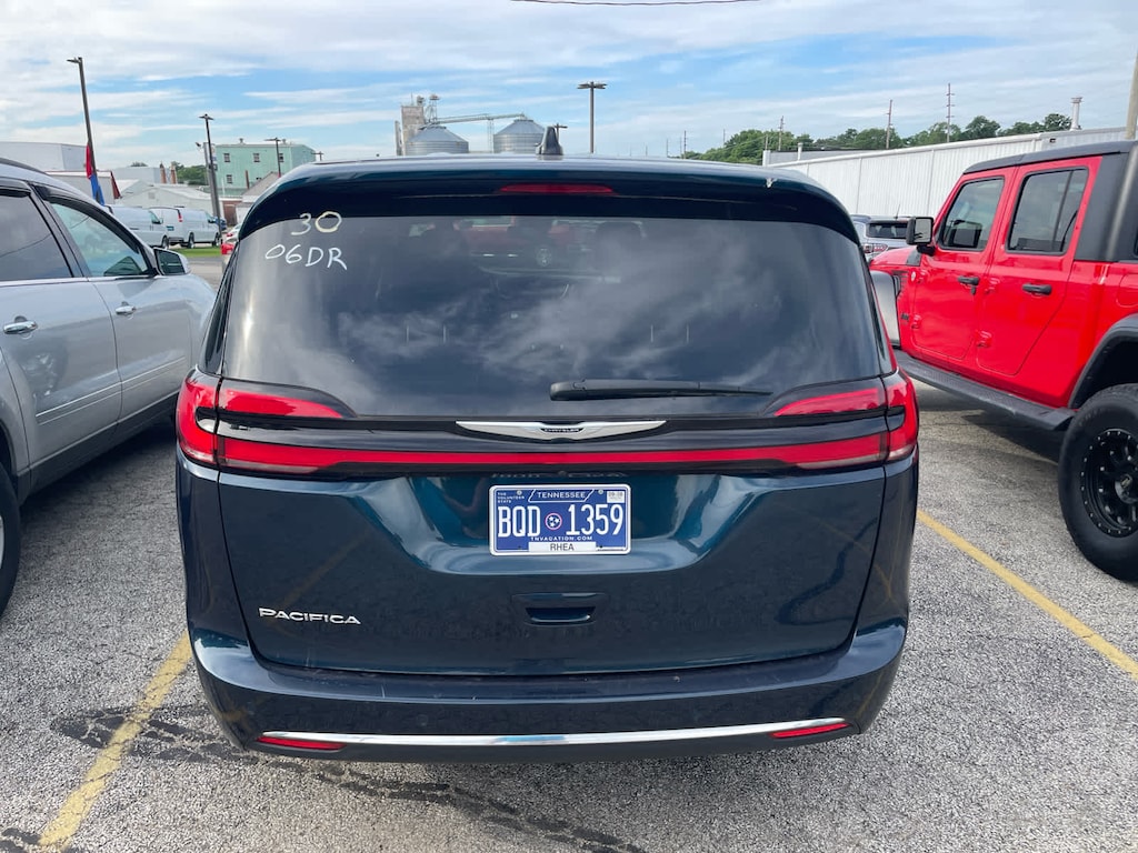 Used 2023 Chrysler Pacifica Touring L Van Passenger Van