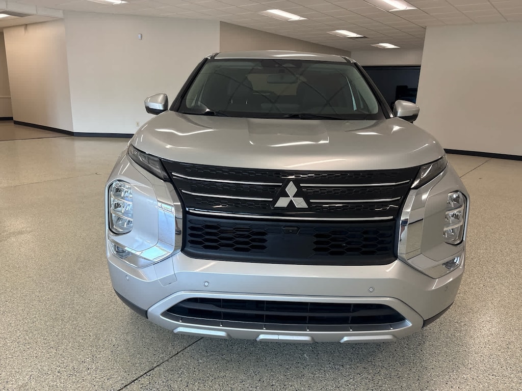 Used 2024 Mitsubishi Outlander SE SUV