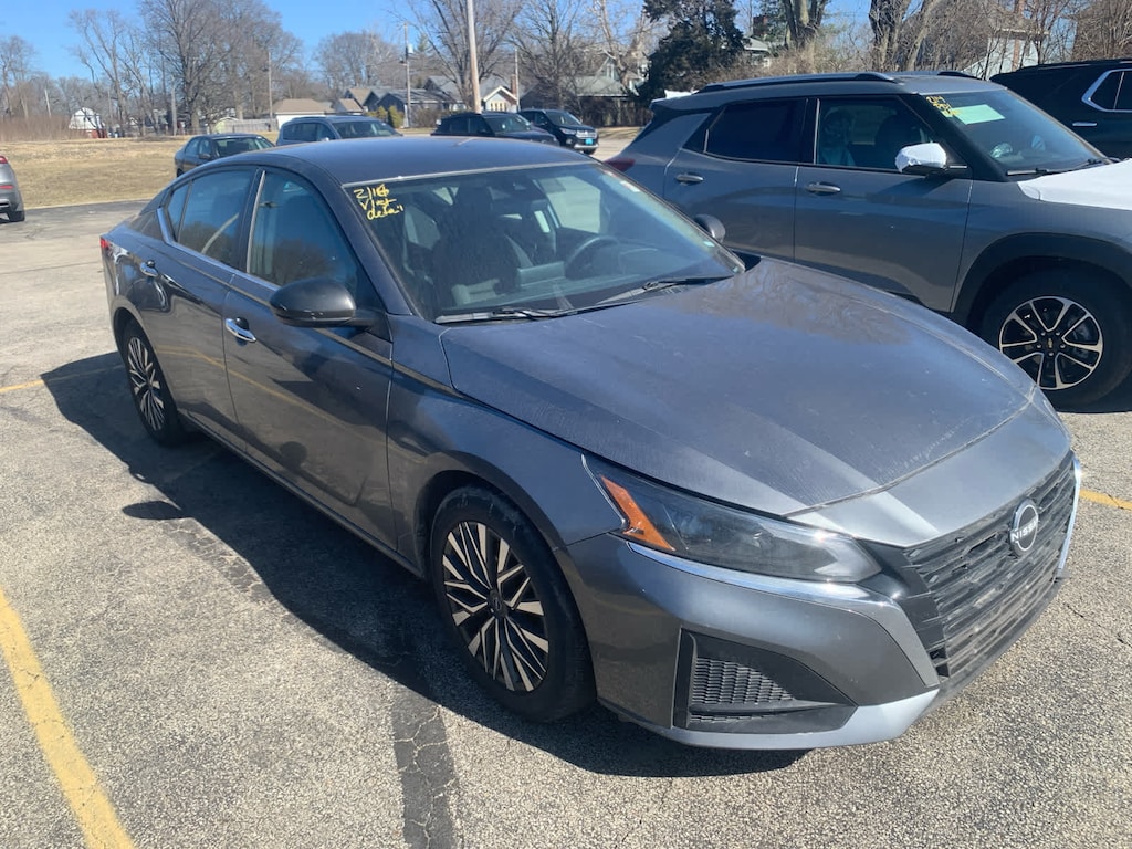Used 2024 Nissan Altima 2.5 SV Sedan