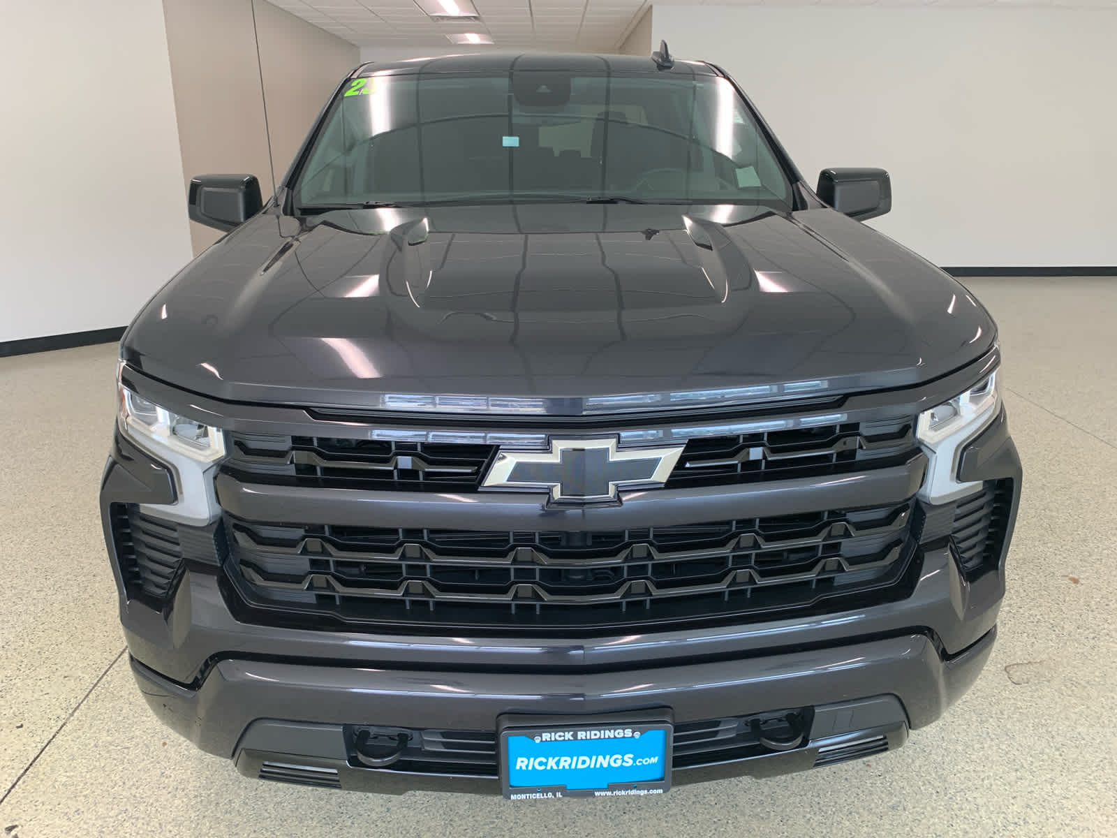 2023 Chevrolet Silverado 1500 RST photo 2