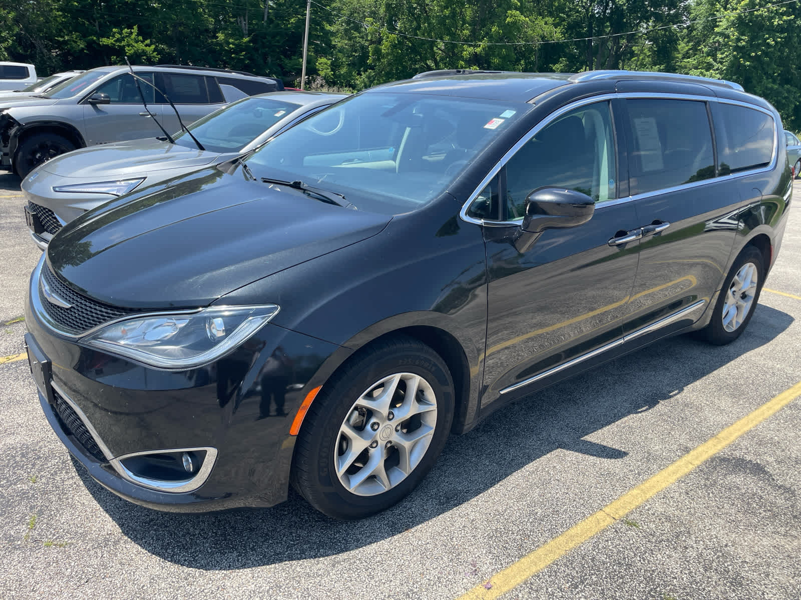 2020 Chrysler Pacifica Touring L's photo
