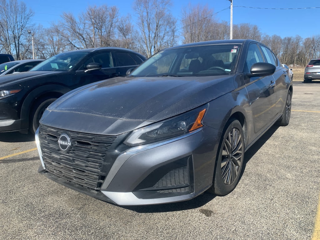 Used 2024 Nissan Altima 2.5 SV Sedan