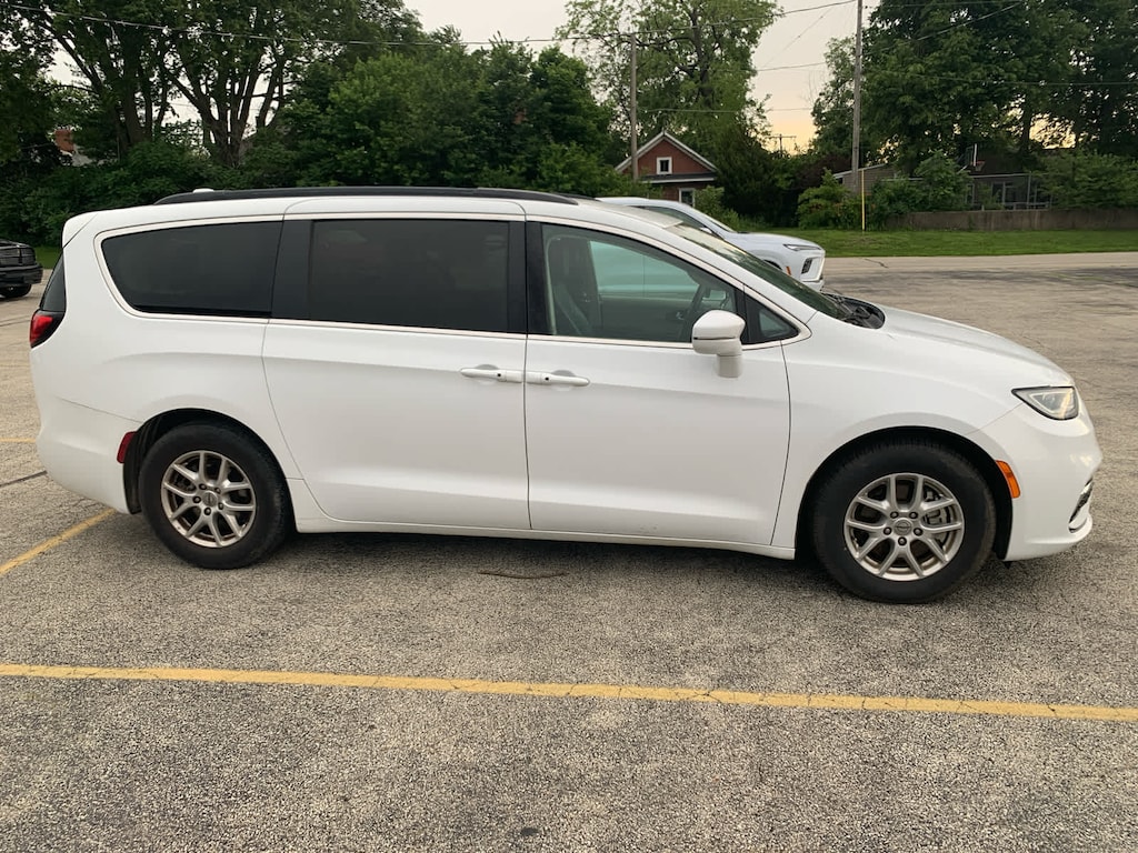 Used 2022 Chrysler Pacifica Touring L Van Passenger Van