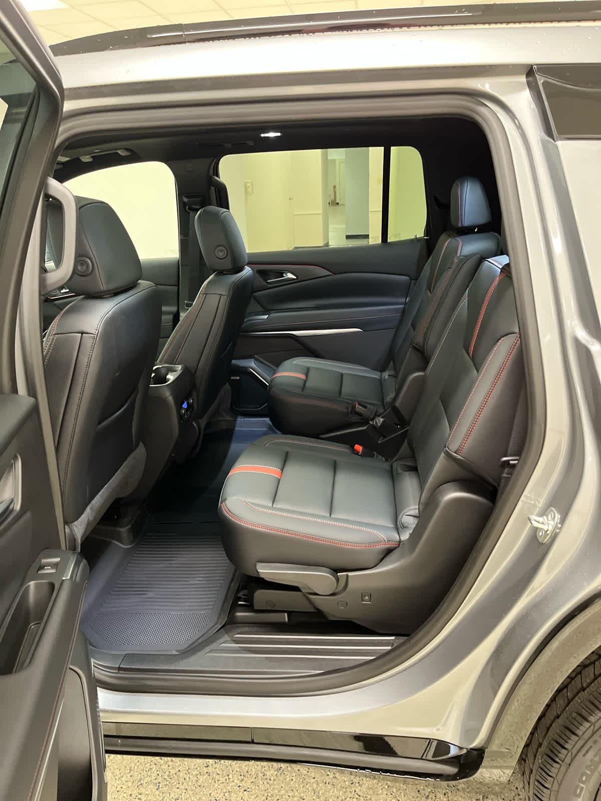 2026 Chevrolet Traverse RS - Photo 13