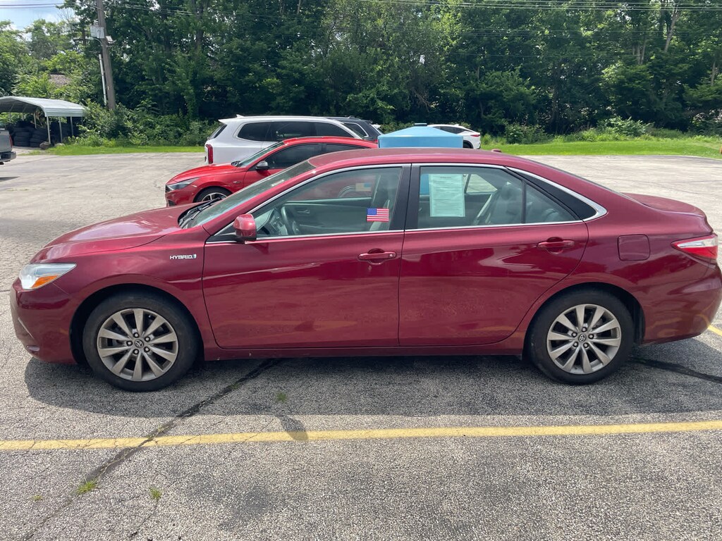 Used 2017 Toyota Camry Hybrid LE Sedan