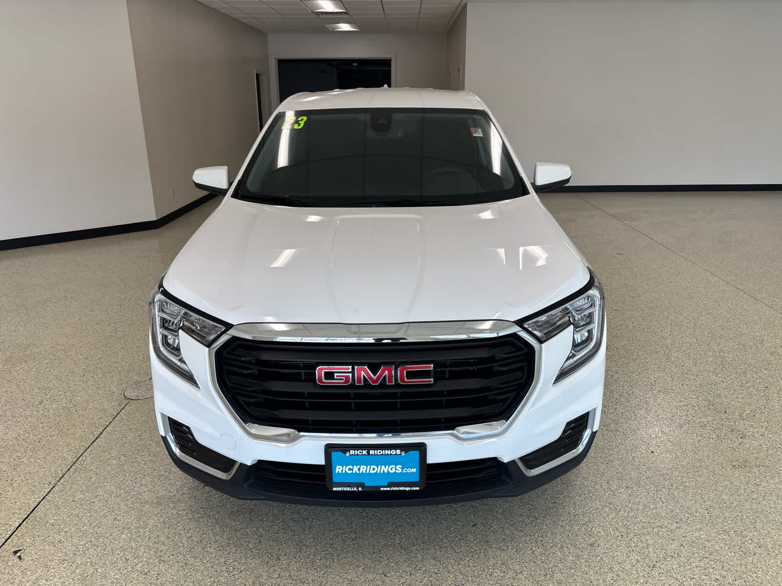 2023 Gmc Terrain SLE photo 2