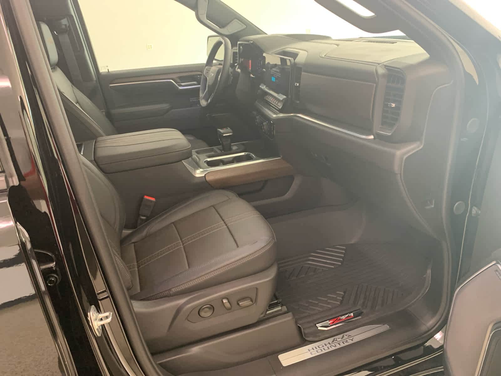 2025 Chevrolet Silverado 1500 High Country - Photo 15