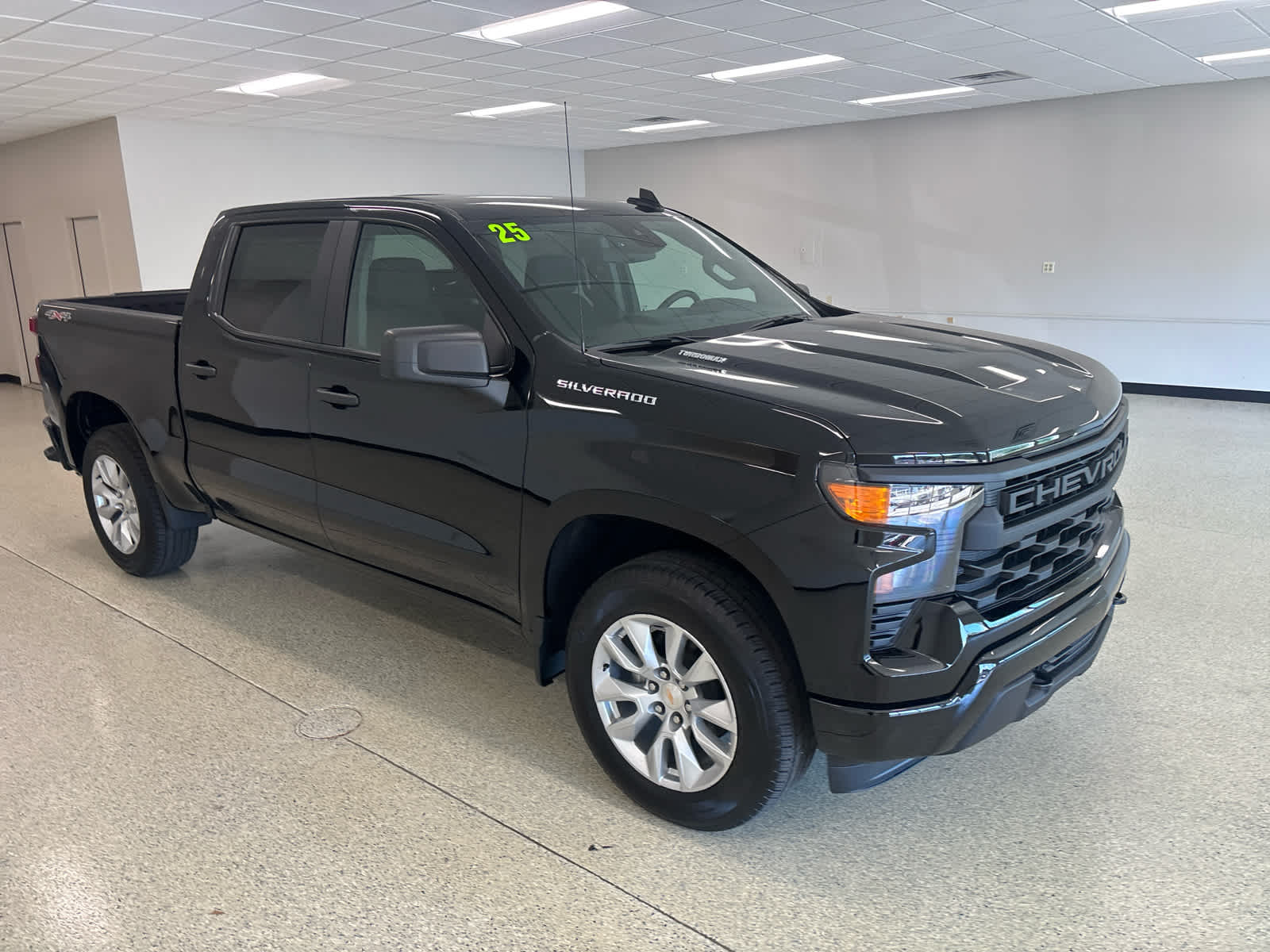 2025 Chevrolet Silverado 1500 Custom photo 3