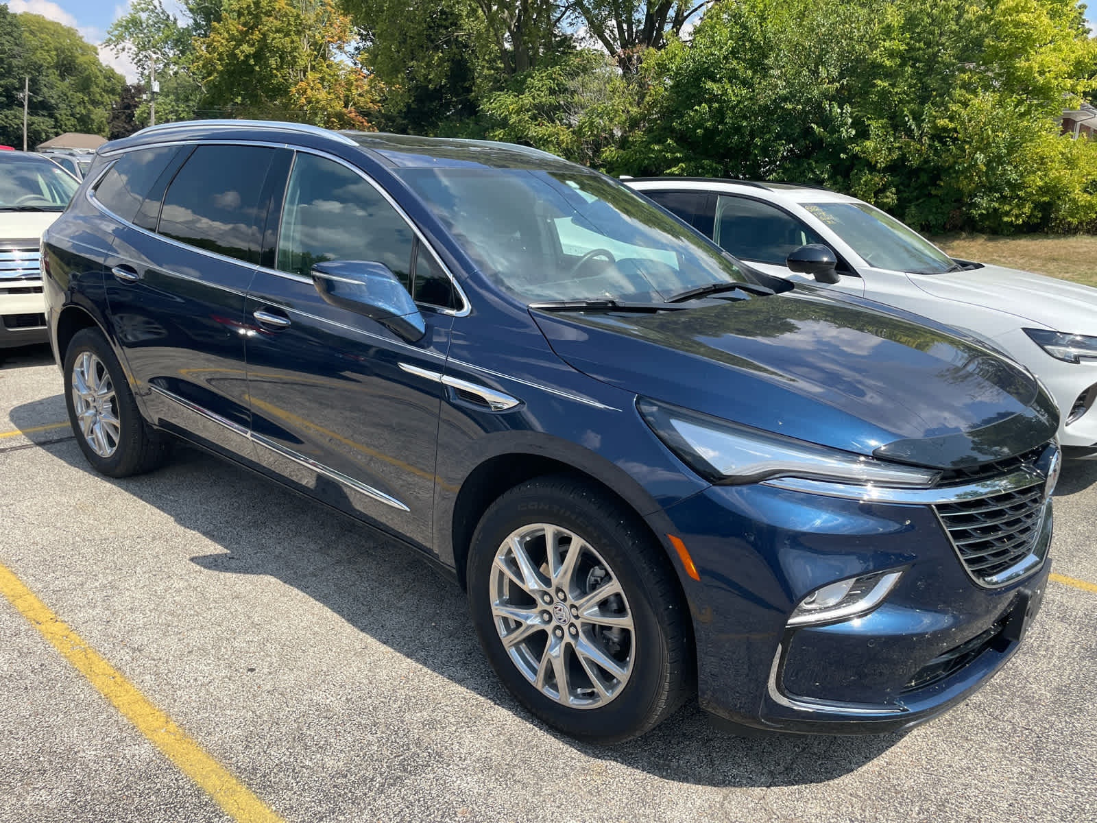 2023 Buick Enclave Essence photo 3