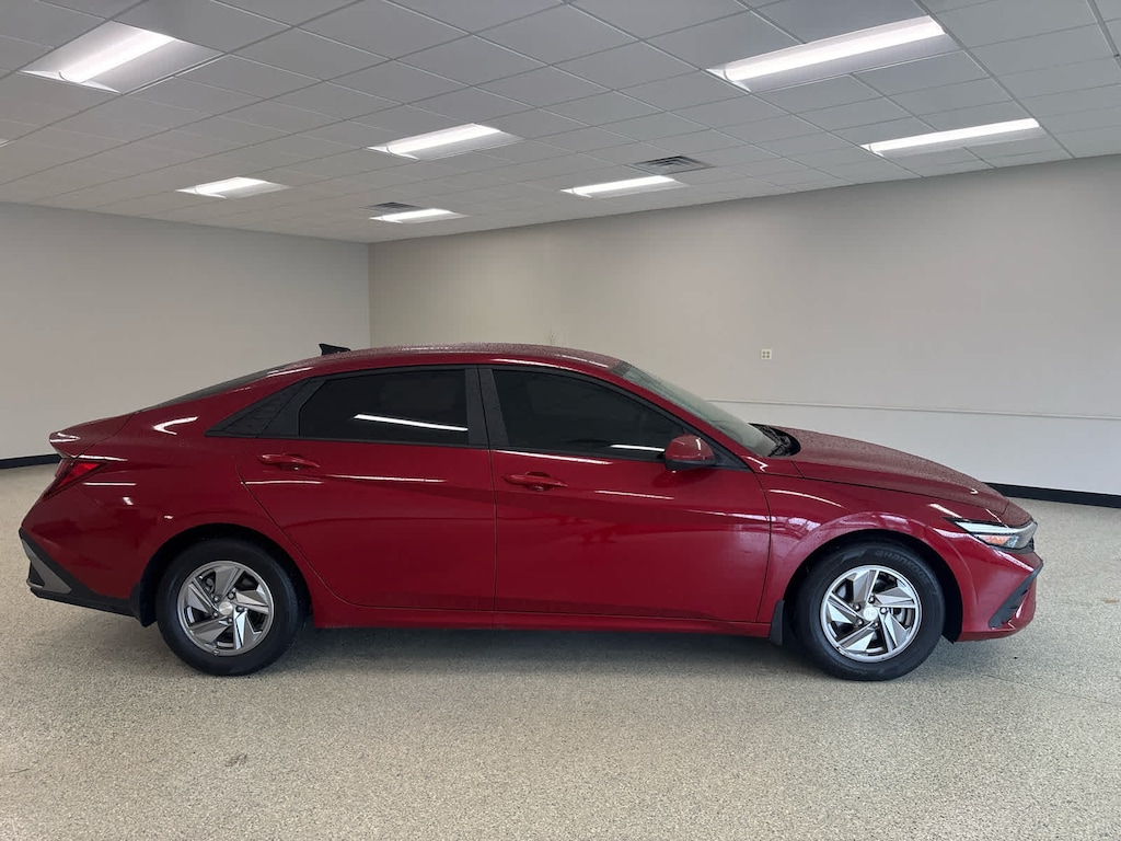 Used 2024 Hyundai Elantra SE Sedan