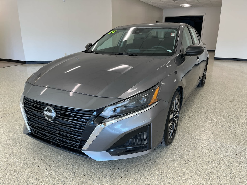 Used 2024 Nissan Altima 2.5 SV Sedan