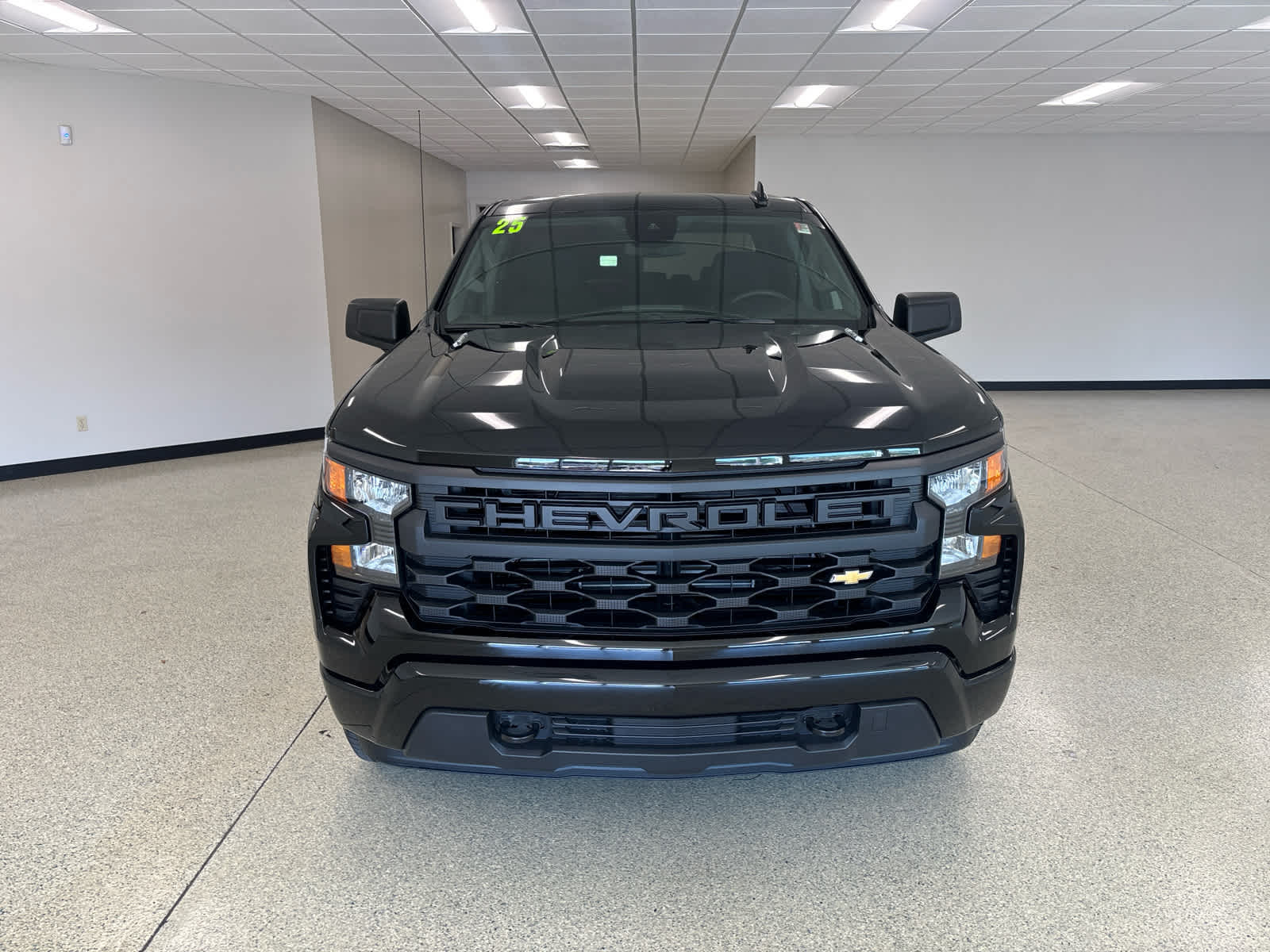 2025 Chevrolet Silverado 1500 Custom photo 2