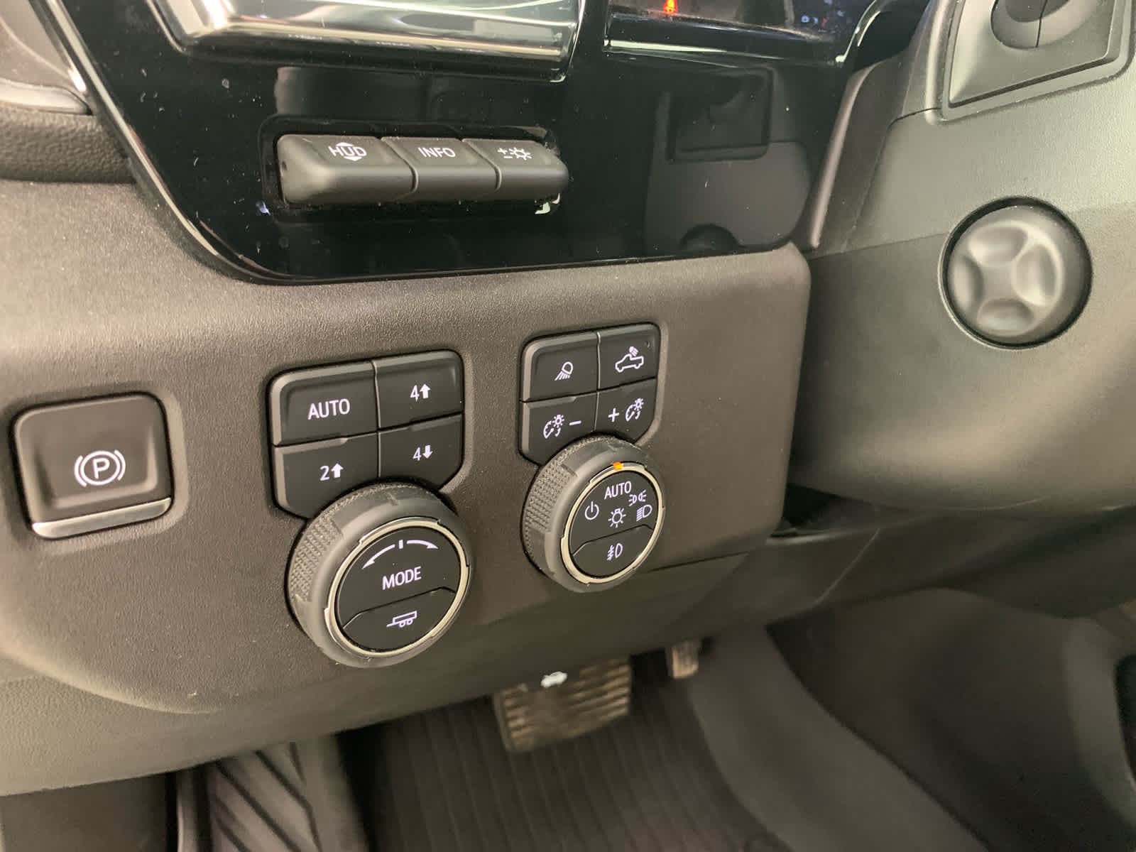 2023 Chevrolet Silverado 1500 LTZ - Photo 24