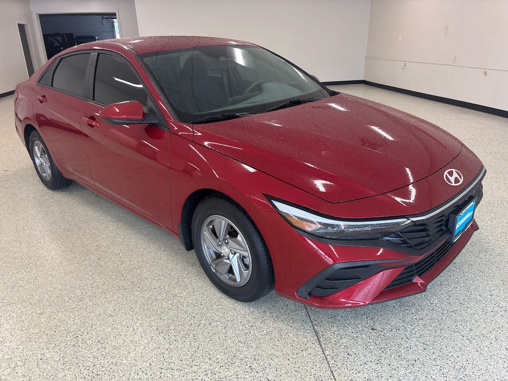 Used 2024 Hyundai Elantra SE Sedan