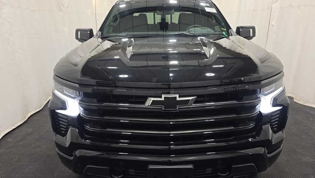 Used 2025 Chevrolet Silverado 1500 High Country Truck Crew Cab