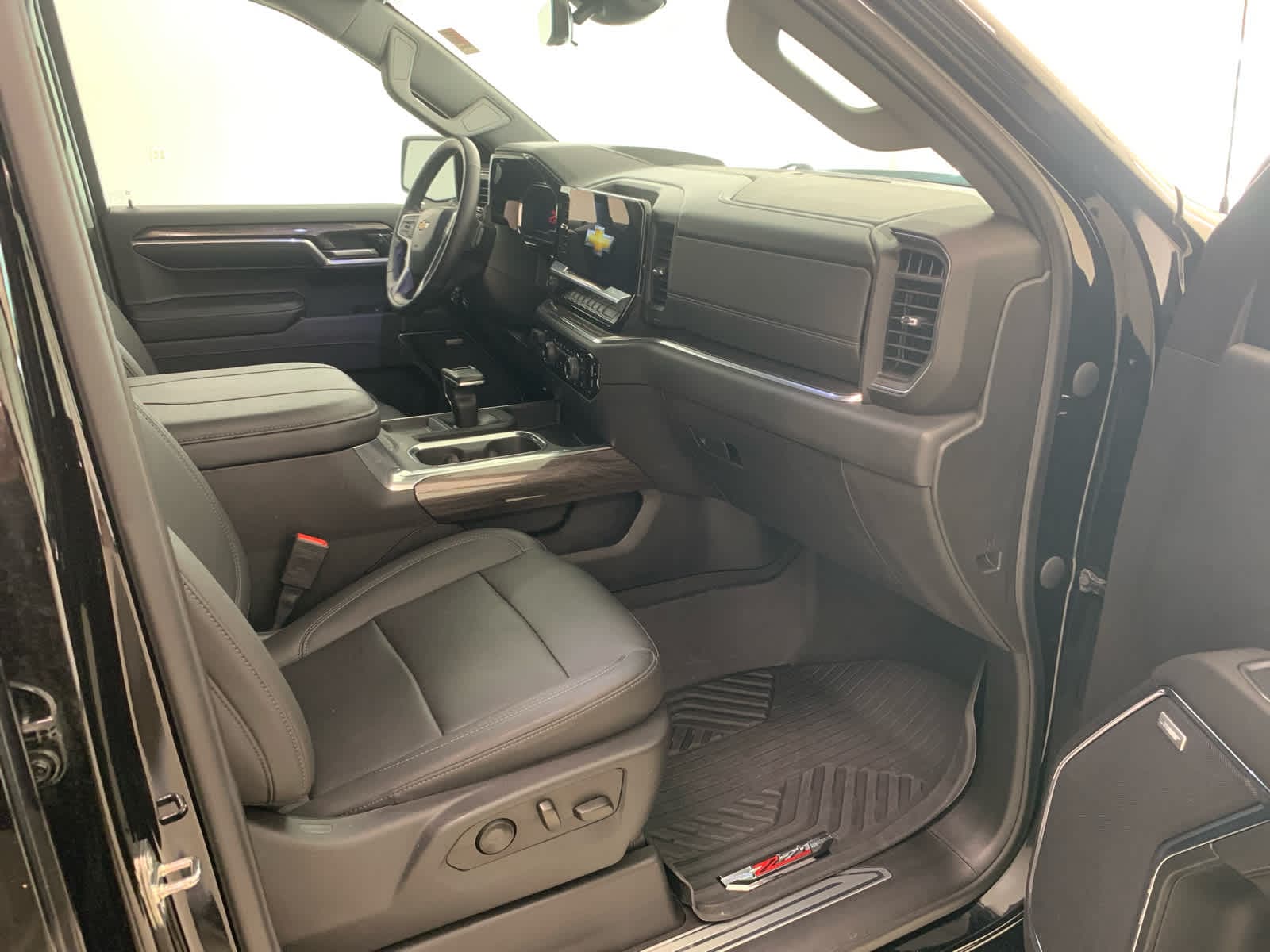 2023 Chevrolet Silverado 1500 LTZ - Photo 15