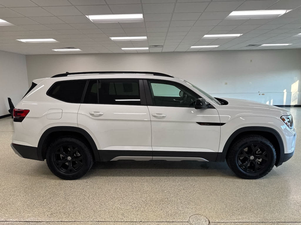 Used 2024 Volkswagen Atlas 2.0T Peak Edition SE w/Technology SUV