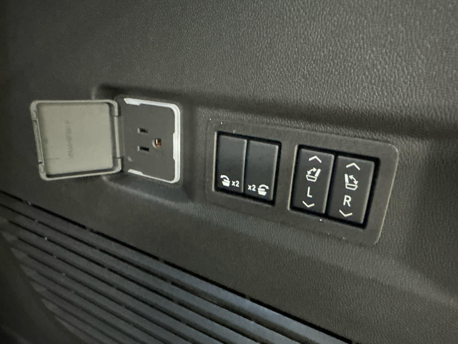 2026 Chevrolet Tahoe Z71 - Photo 8