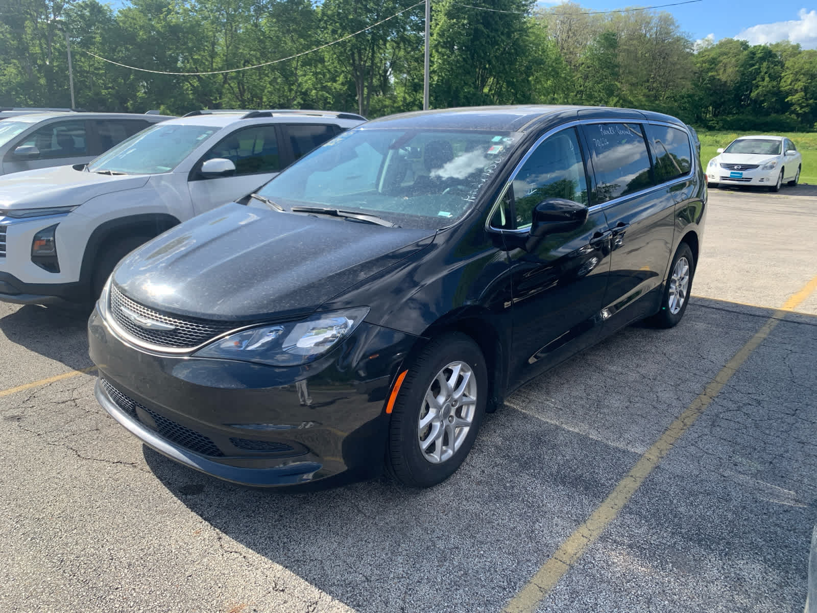 2022 Chrysler Voyager LX's photo