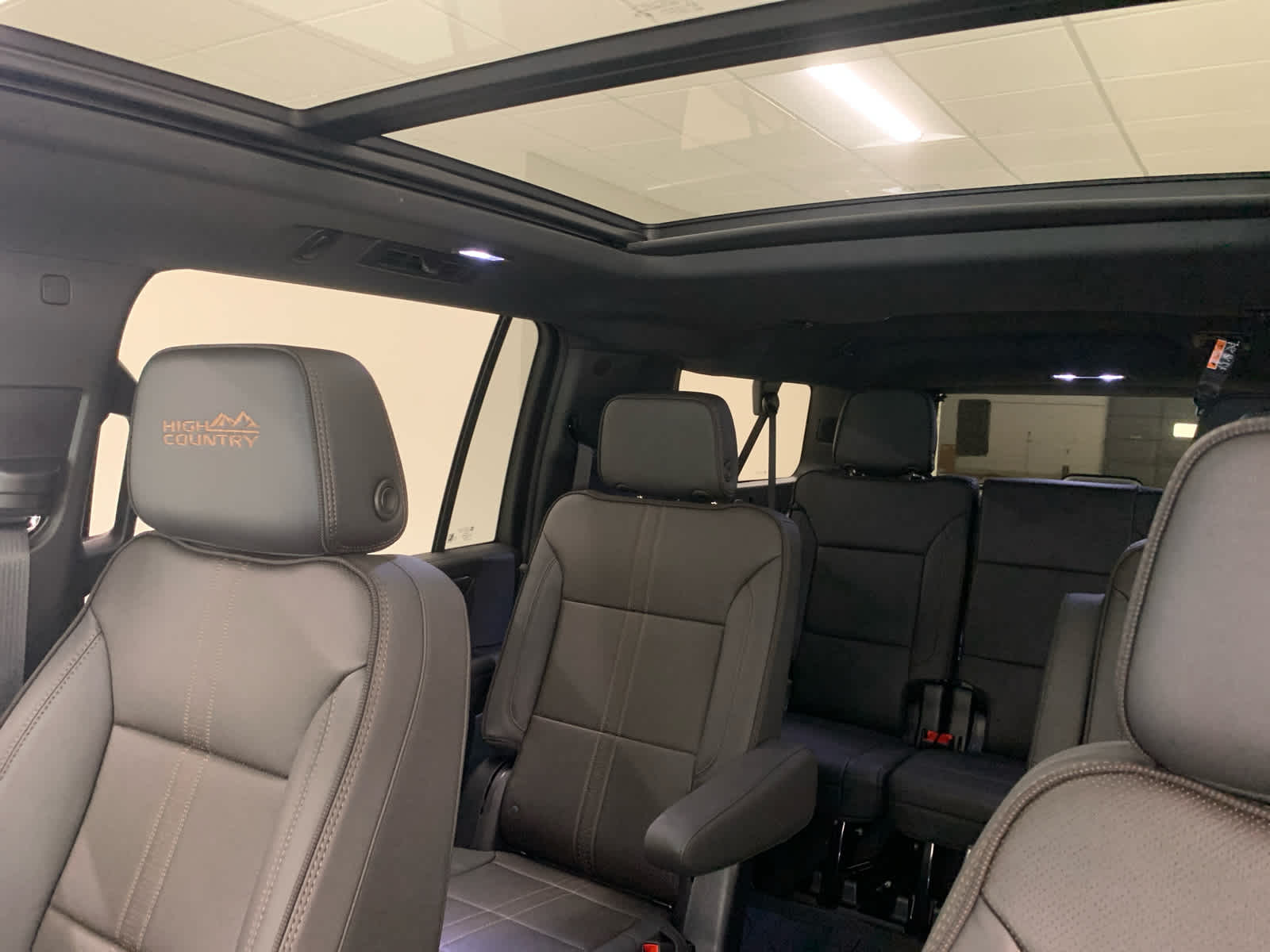 2026 Chevrolet Suburban High Country - Photo 16