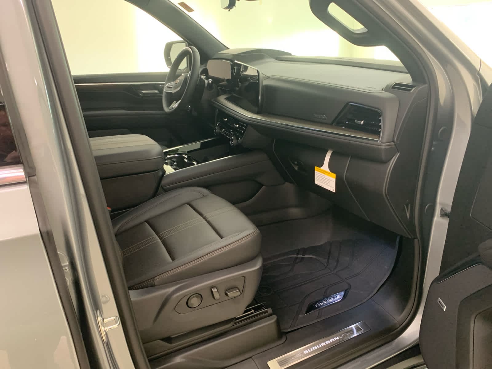 2026 Chevrolet Suburban High Country - Photo 15