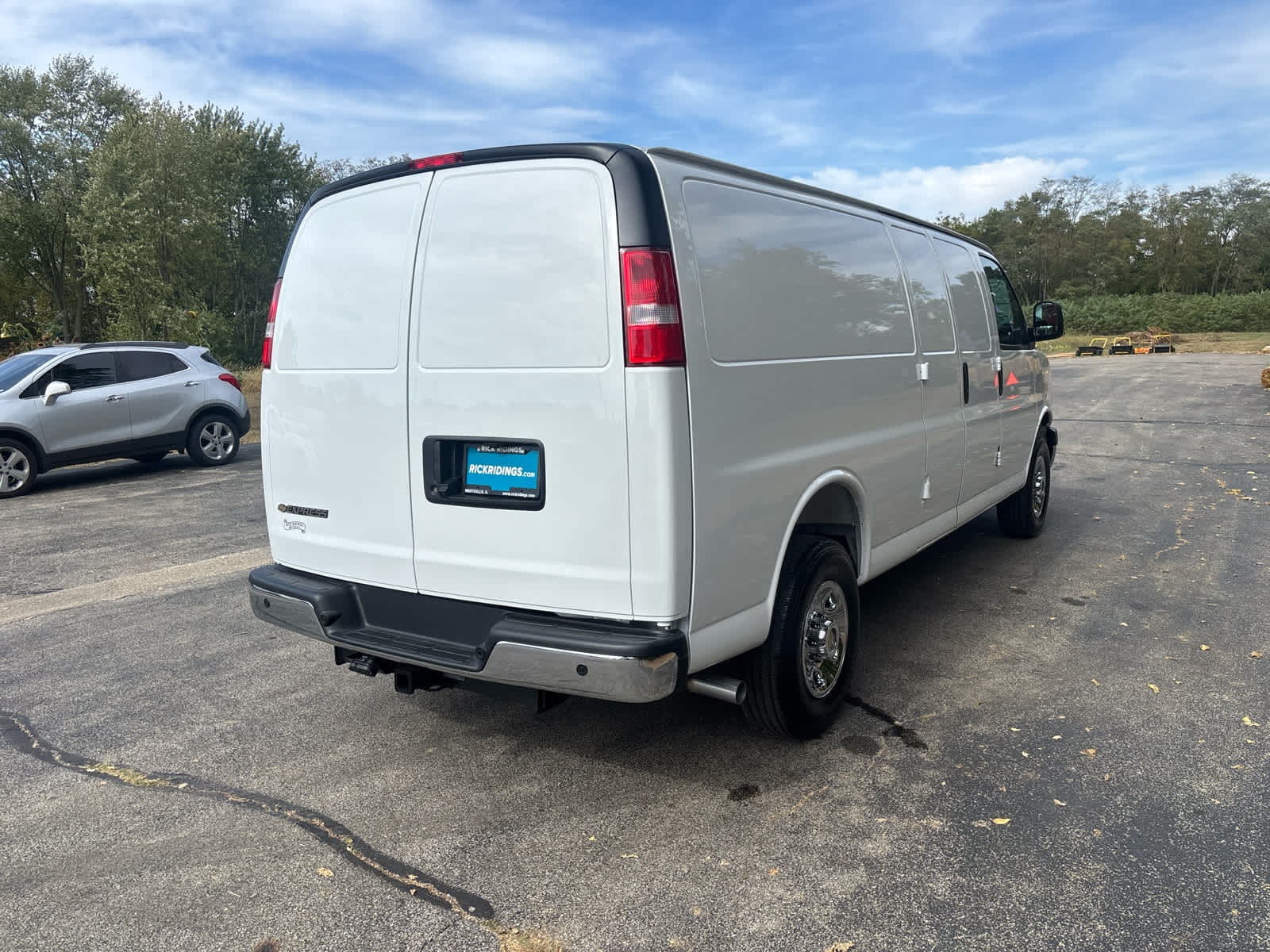 2025 Chevrolet Express Cargo 3500 Van photo 4
