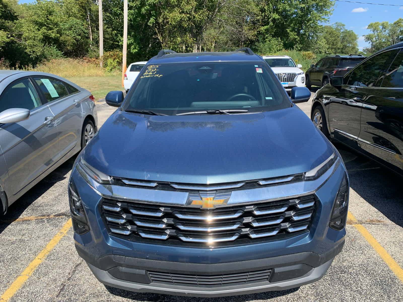 2025 Chevrolet Equinox LT photo 2