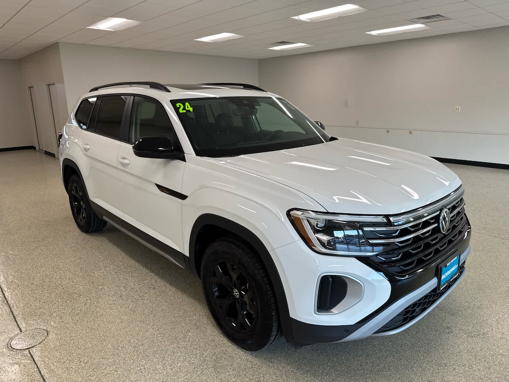 Used 2024 Volkswagen Atlas 2.0T Peak Edition SE w/Technology SUV