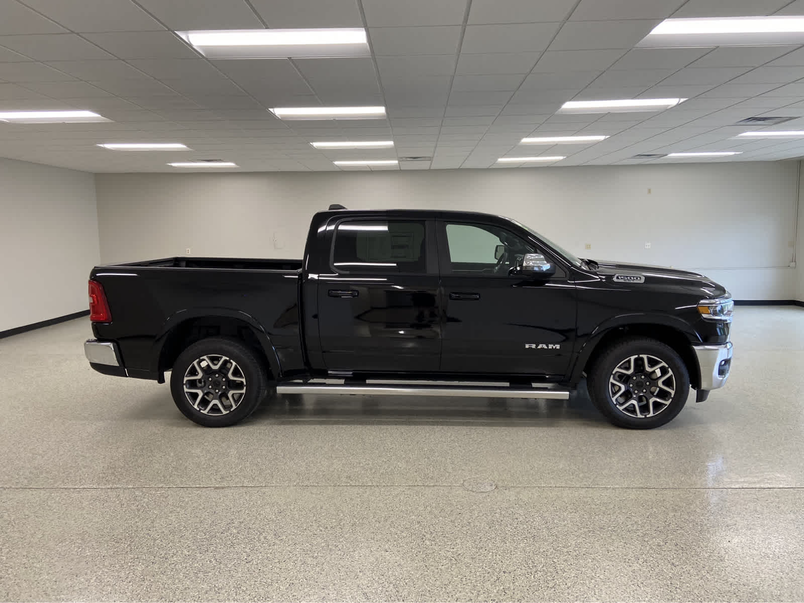 2025 Ram 1500 Laramie photo 4