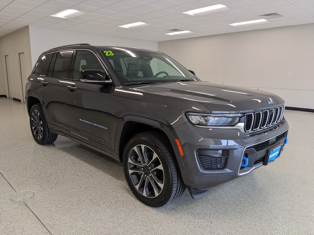 2023 Jeep Cherokee 4xe Overland photo 3
