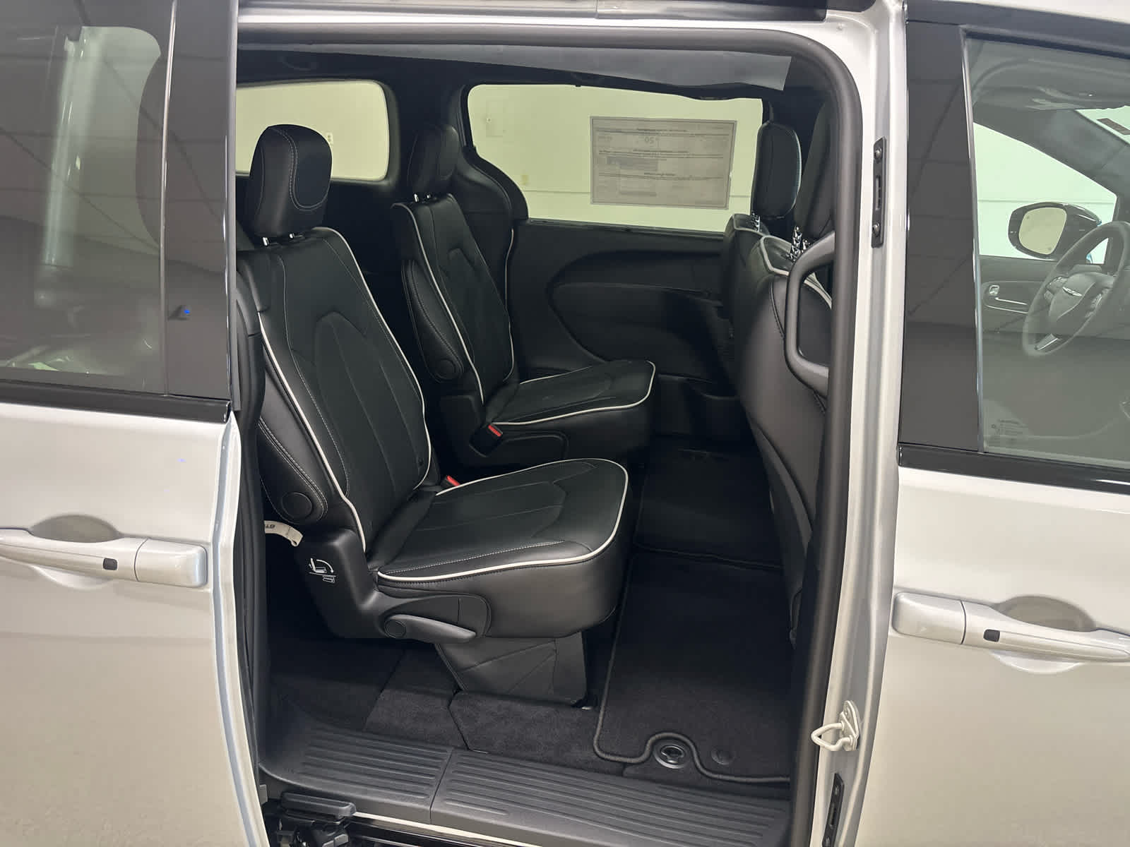 2026 Chrysler Pacifica Limited - Photo 18