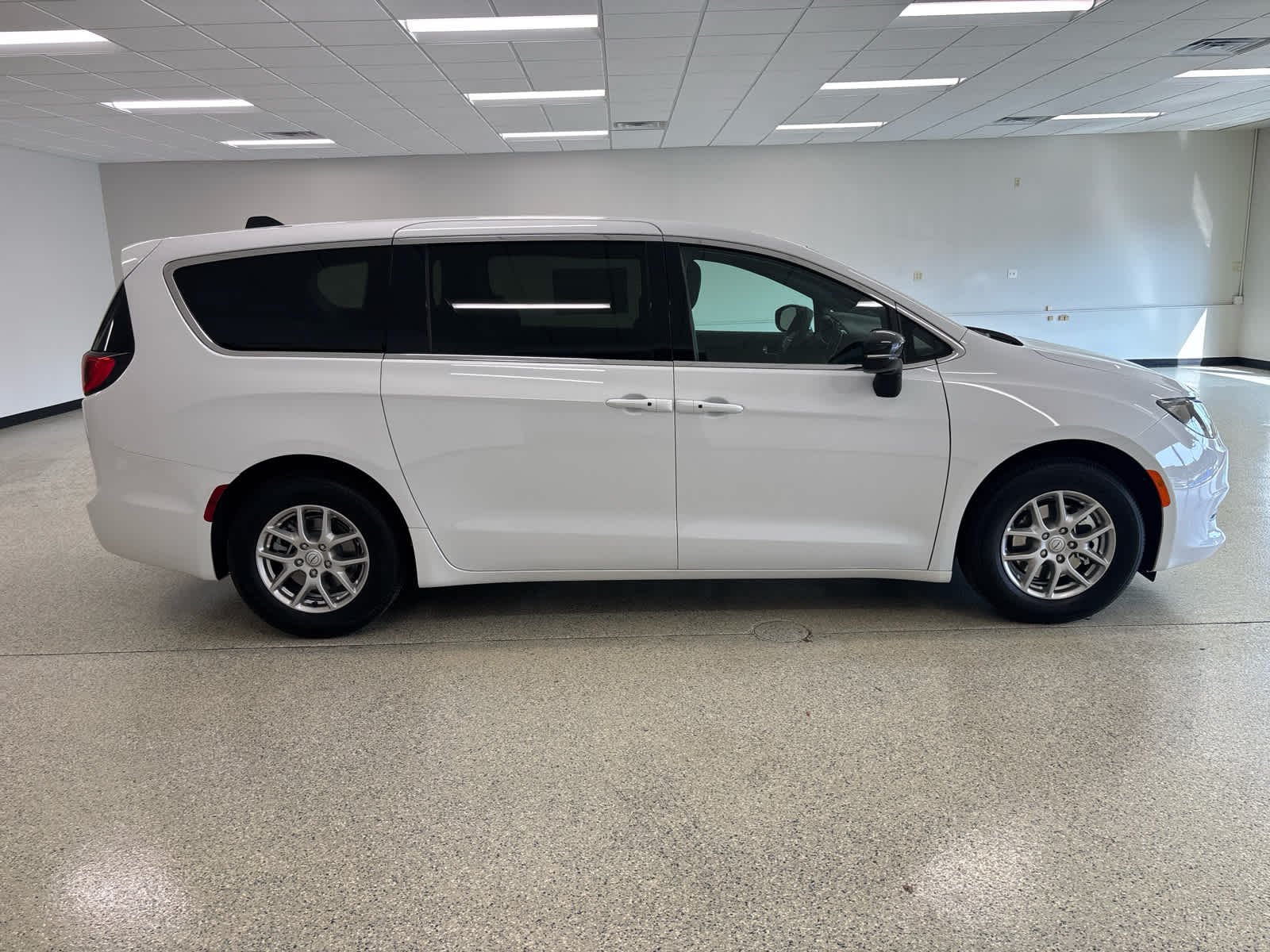 2026 Chrysler Voyager LX photo 3