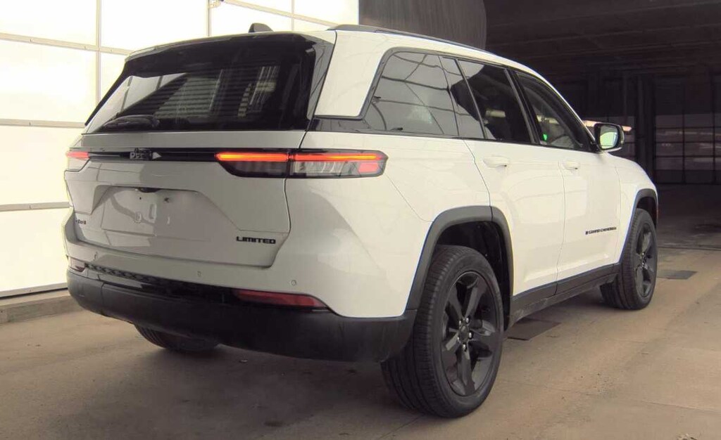 Used 2023 Jeep Grand Cherokee Limited 4x4