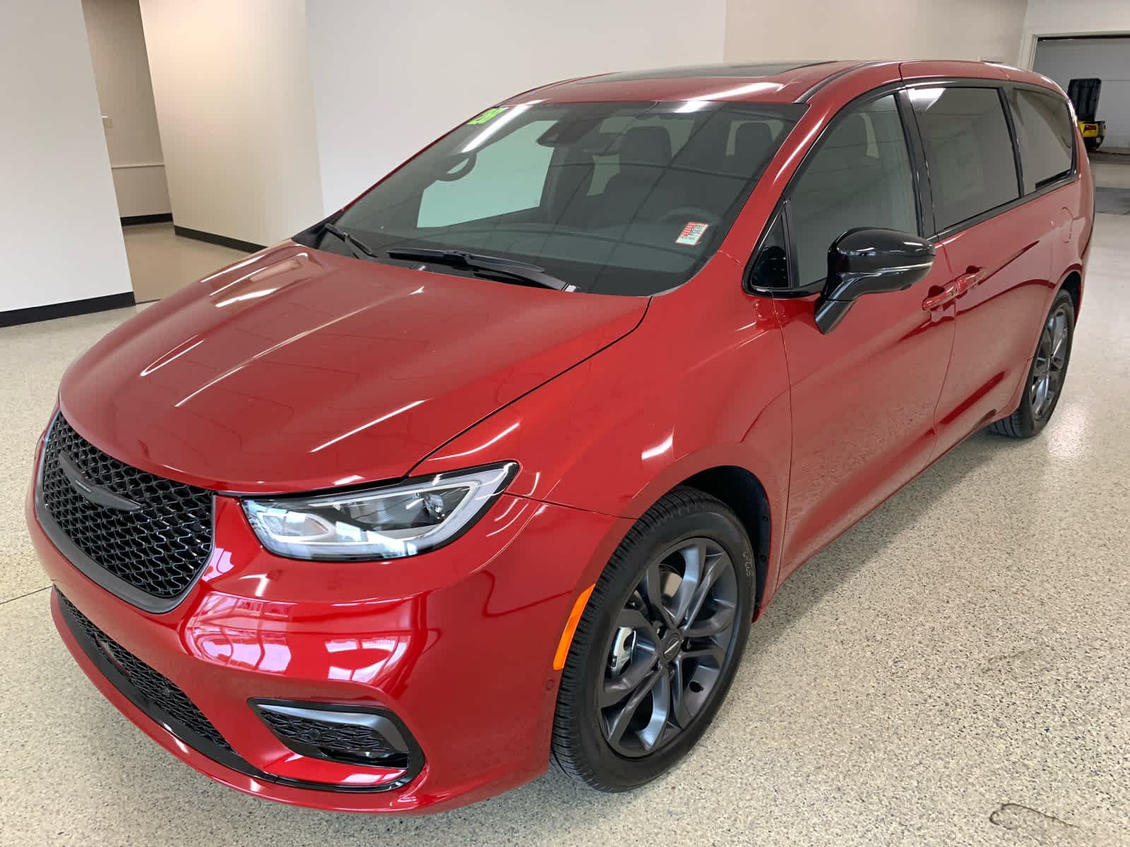 2026 Chrysler Pacifica Select's photo