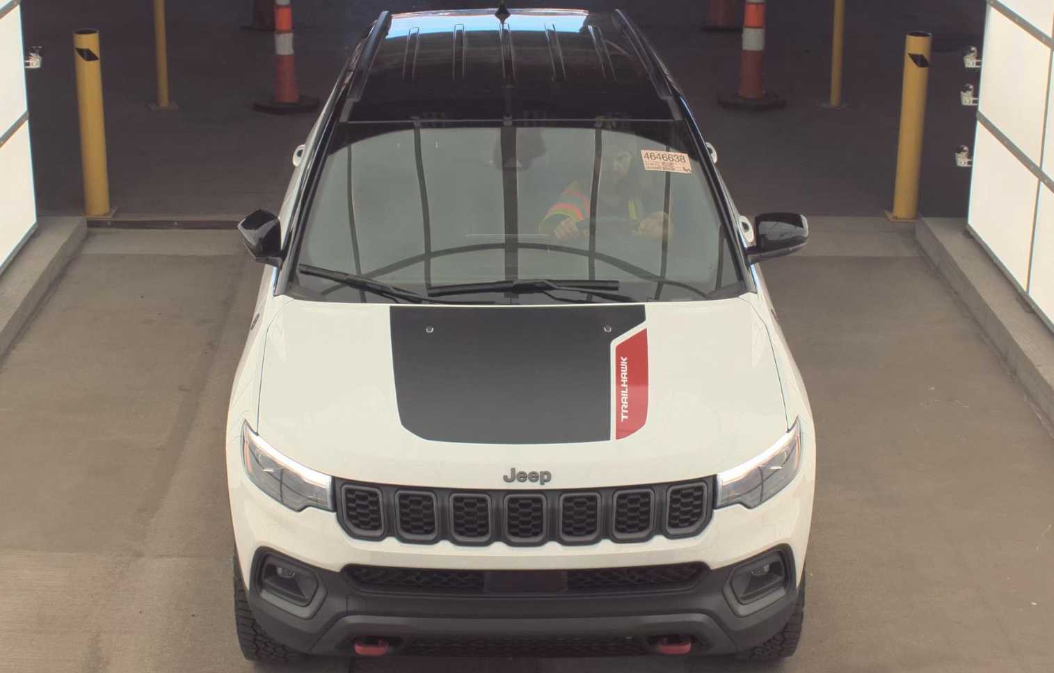 2024 Jeep Compass Trailhawk photo 2