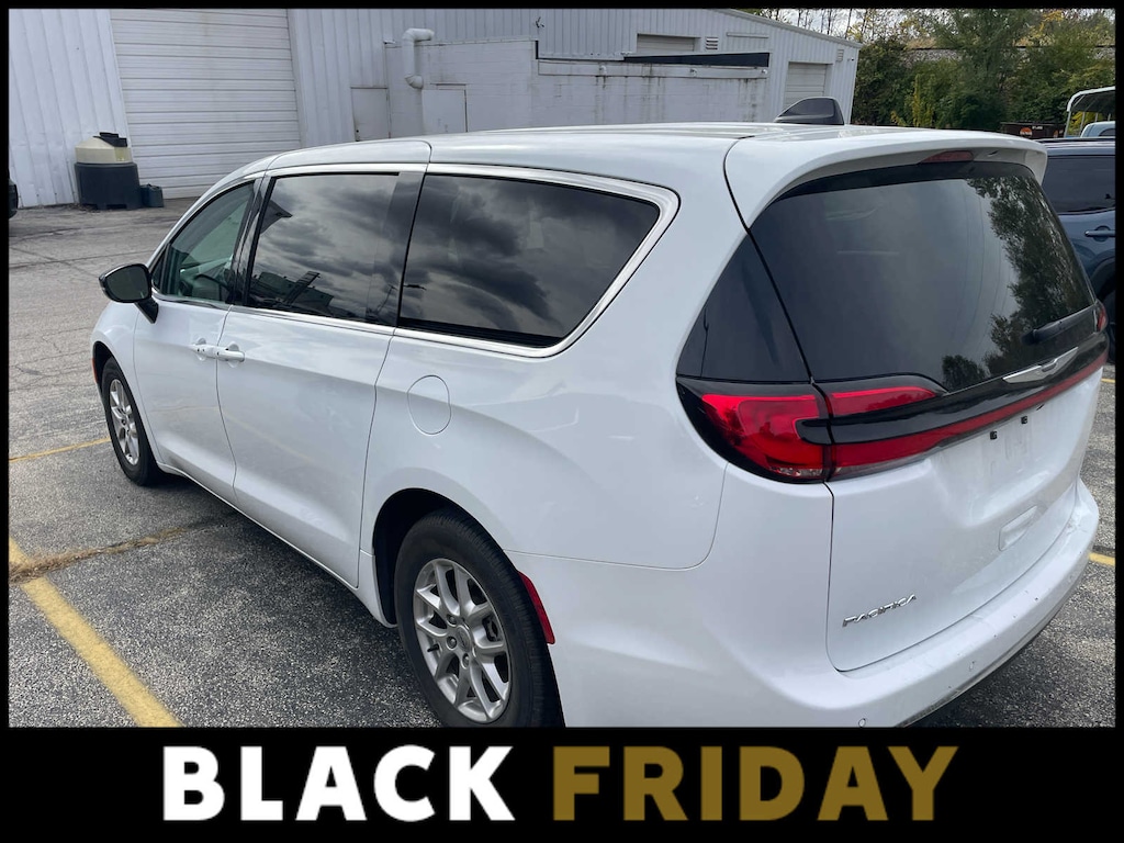 Used 2024 Chrysler Pacifica Touring L FWD