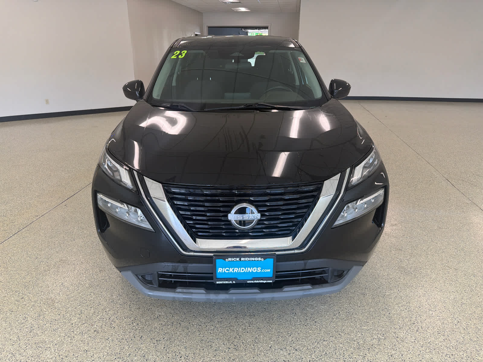 Used 2023 Nissan Rogue SV with VIN 5N1BT3BA5PC823633 for sale in Monticello, IL