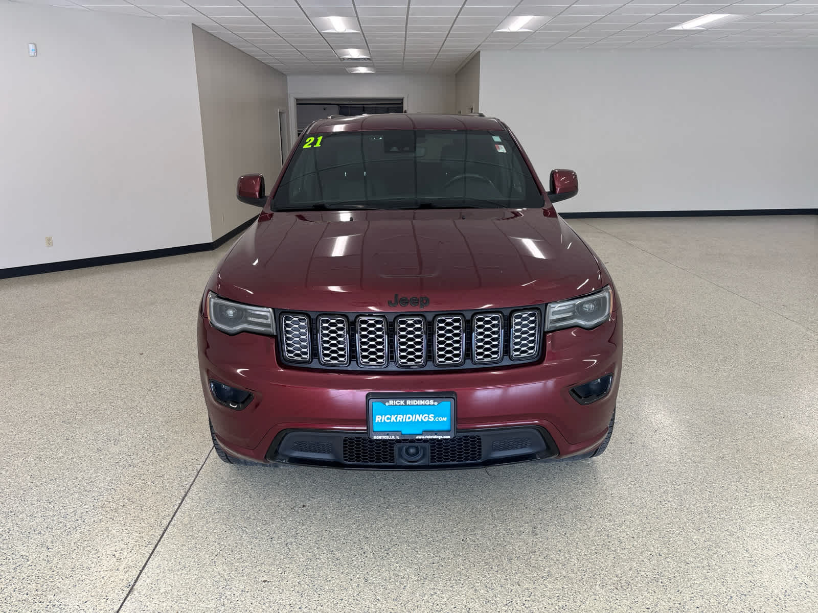 2021 Jeep Grand Cherokee Laredo X photo 2