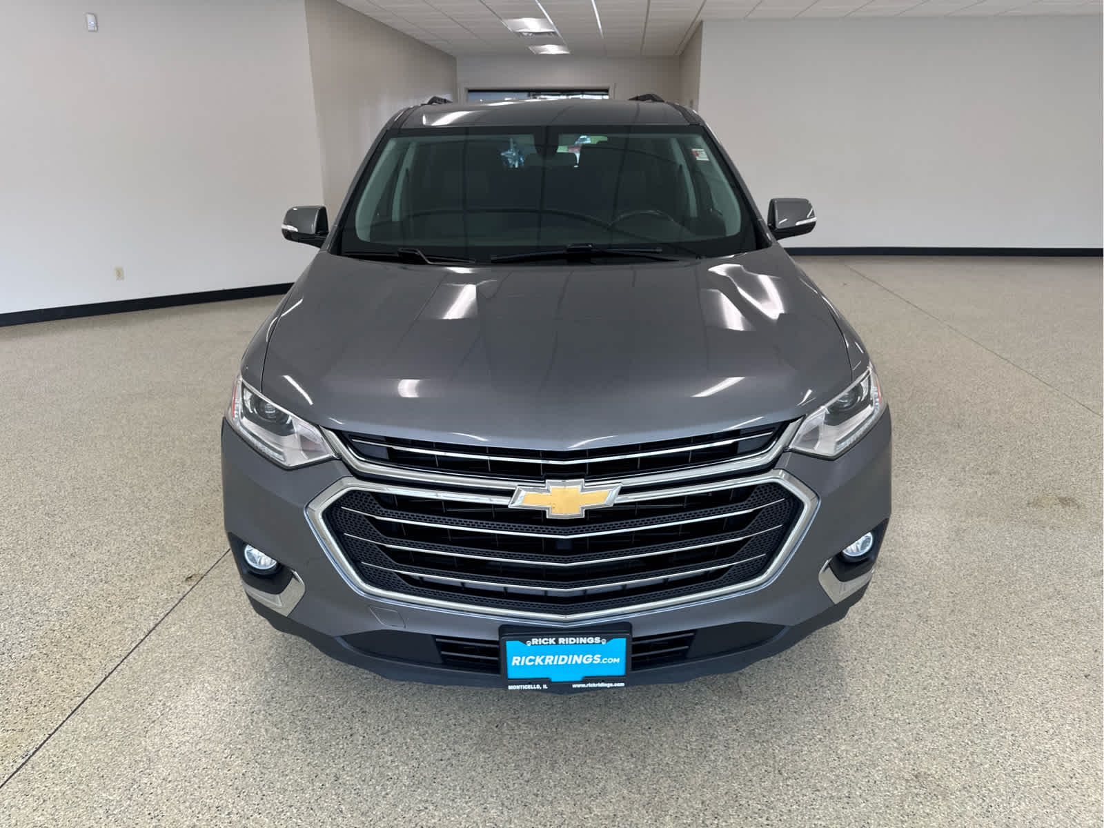 Used 2019 Chevrolet Traverse 3LT with VIN 1GNEVHKW9KJ316279 for sale in Monticello, IL
