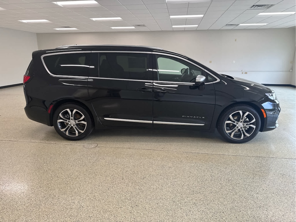 New 2026 Chrysler Pacifica PINNACLE Passenger Van