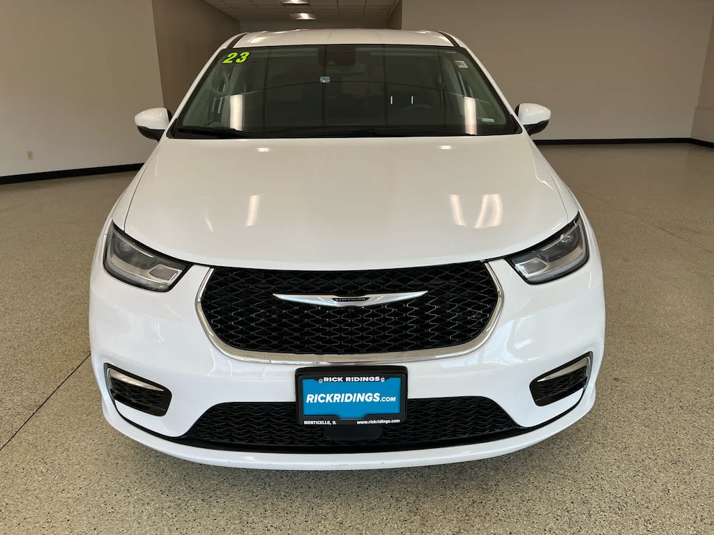 Used 2023 Chrysler Pacifica Touring L FWD