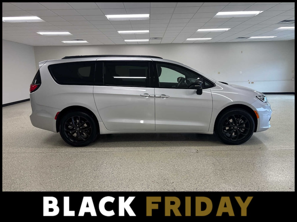 New 2026 Chrysler Pacifica LIMITED AWD Passenger Van