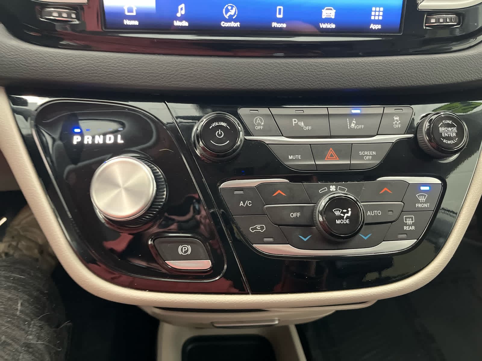 2024 Chrysler Pacifica Touring L - Photo 32