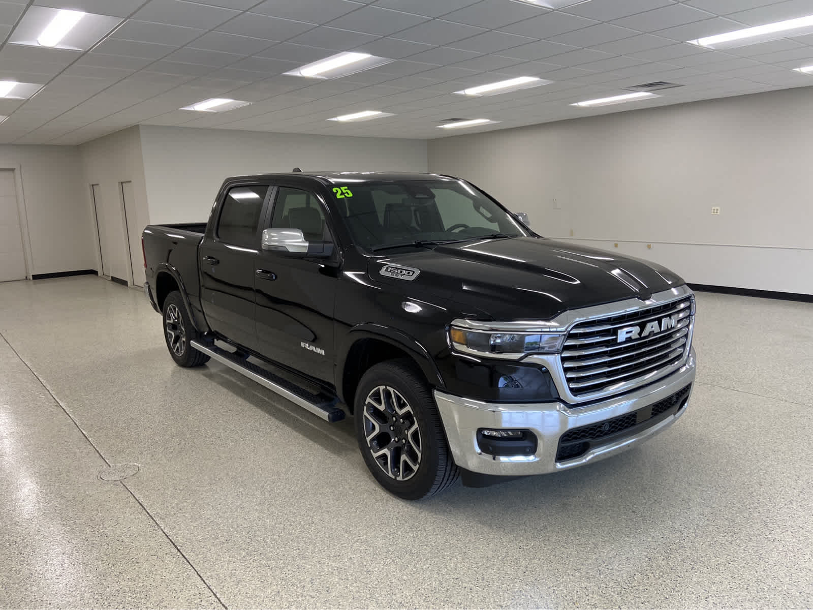 2025 Ram 1500 Laramie photo 3