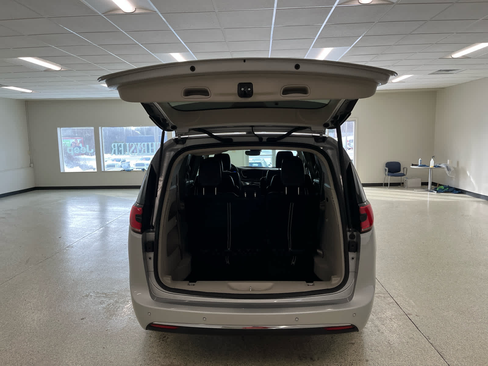 2024 Chrysler Pacifica Touring L - Photo 13