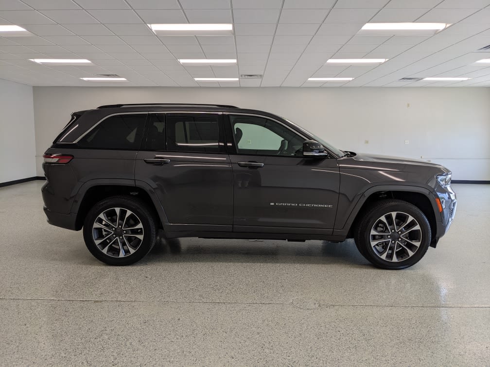 2023 Jeep Cherokee 4xe Overland photo 4