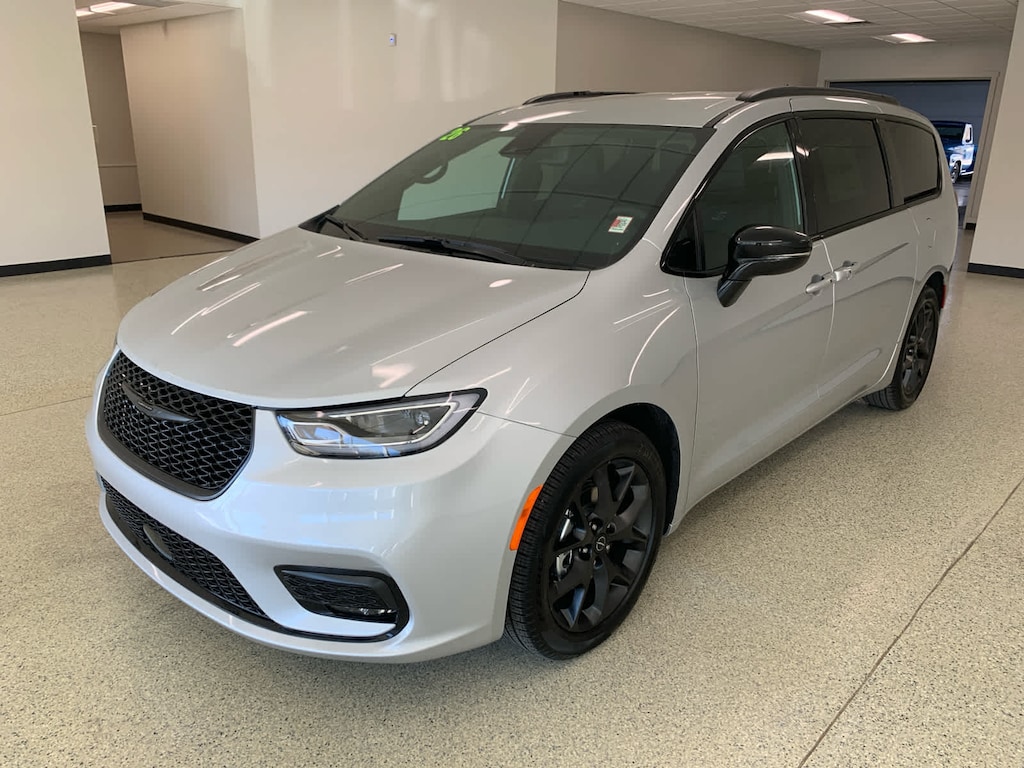 New 2026 Chrysler Pacifica SELECT Passenger Van